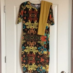 LuLa Roe Julia Size Medium with OS leggings